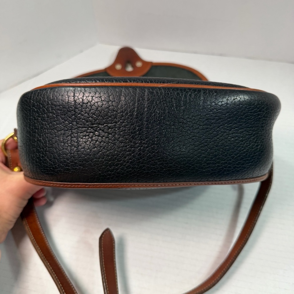 Vintage Dooney & Bourke AWL Black & Tan Leather Crossbody Cavalry / Saddle Bag - Picture 12 of 16